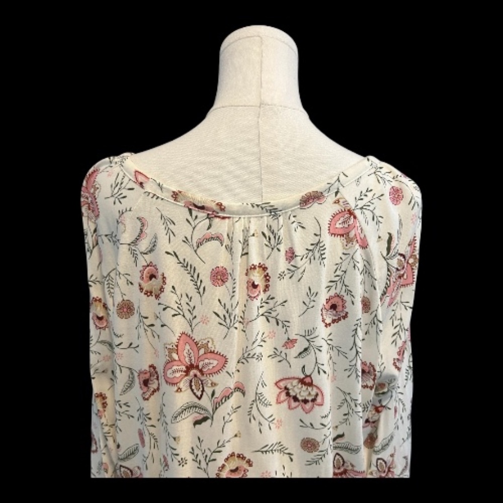 π π NWOT OLD NAVY Womenβs Floral V-Neck Cropped 3/4 Sleeve Top - Picture 6 of 9
